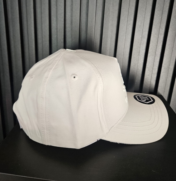 Philipp Plein White Skull and Crossbones Cap - Picture 4 of 8